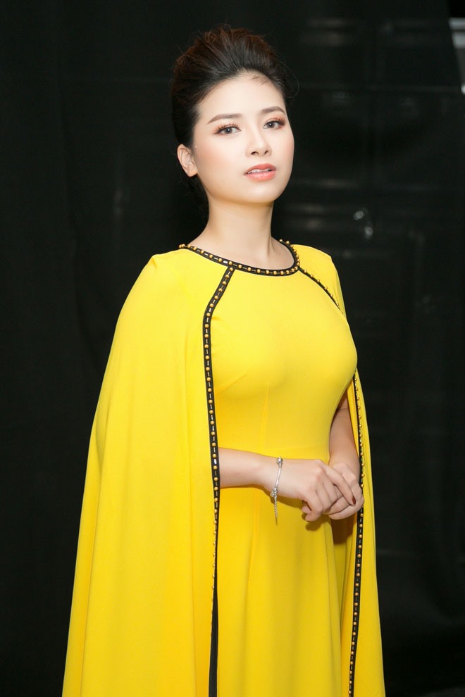Dương Hoàng Yến đã thể hiện ca khúc tạo được sức hút của mình trong thời gian qua là Dù chỉ là (Khắc Hưng).