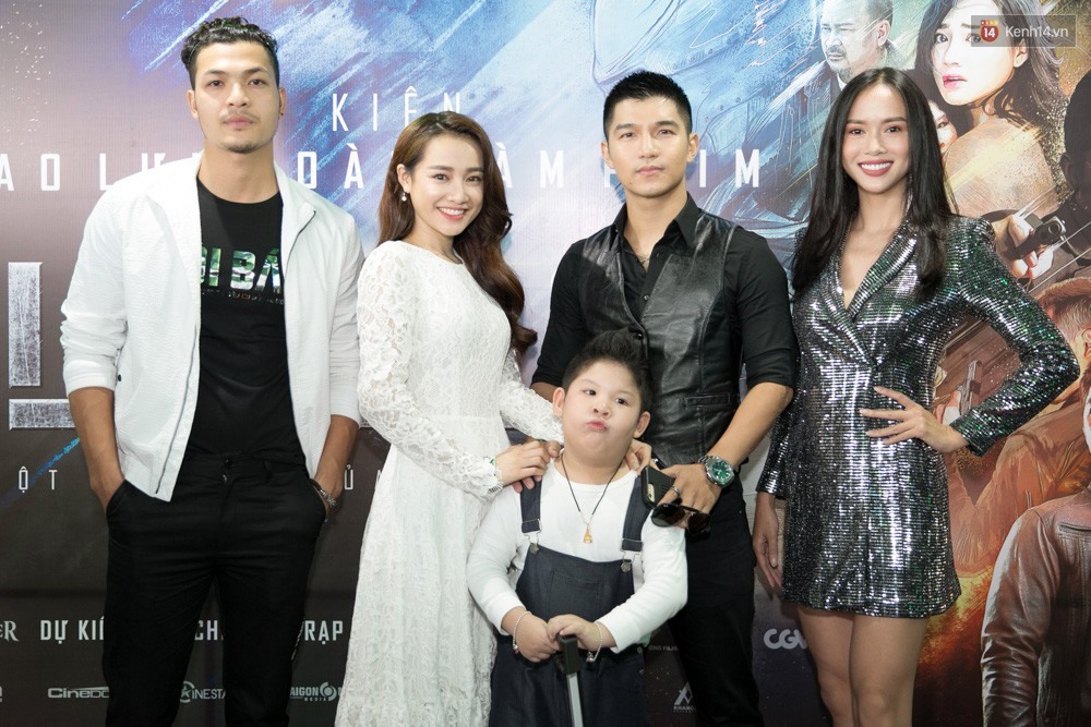 Dàn diễn viên chính của Lôi báo. Ảnh: Hữu Dương
