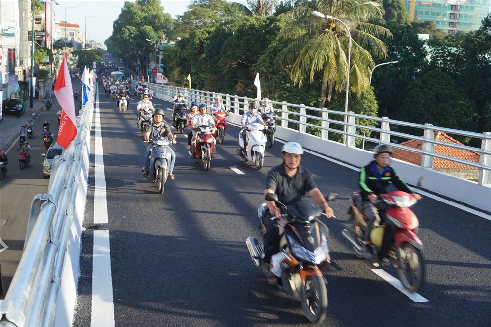 Nhánh cầu vượt Nguyễn Kiệm - Hoàng Minh Giám có chiều dài 367,7m và chiều rộng 13,5m.