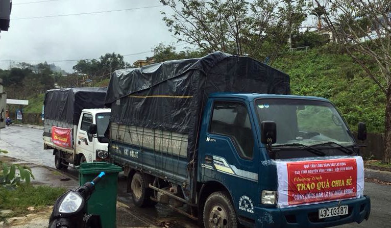 Cứu trợ trong thời tiết không thuận lợi, nhưng Quỹ TLV Lao Động và các doanh nghiệp, tổ chức xã hội vẫn quyết đến với bà con