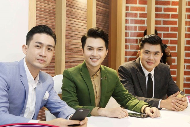 Các ca sĩ tham gia vào chương trình không chỉ hát mà còn diễn xuất khi hoá thân vào các nhân vật trong những câu chuyện ấy.