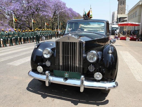 Chiếc Rolls Royce của Tổng thống Mugabe. Ảnh: Listhogs