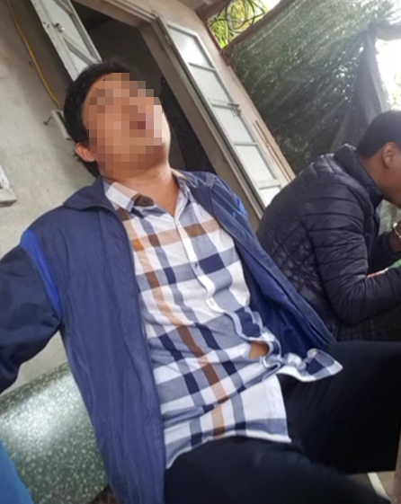 Người đàn ông này khẳng định việc mua bán cát của toàn khu vực không hề có hóa đơn.