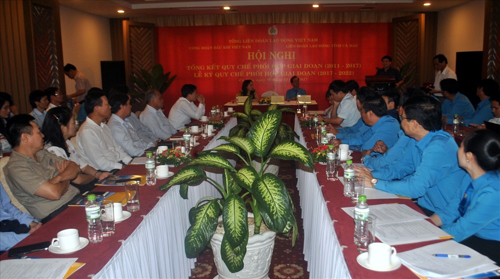 Quang cảnh buổi ký kết (ảnh Nhật Hồ)