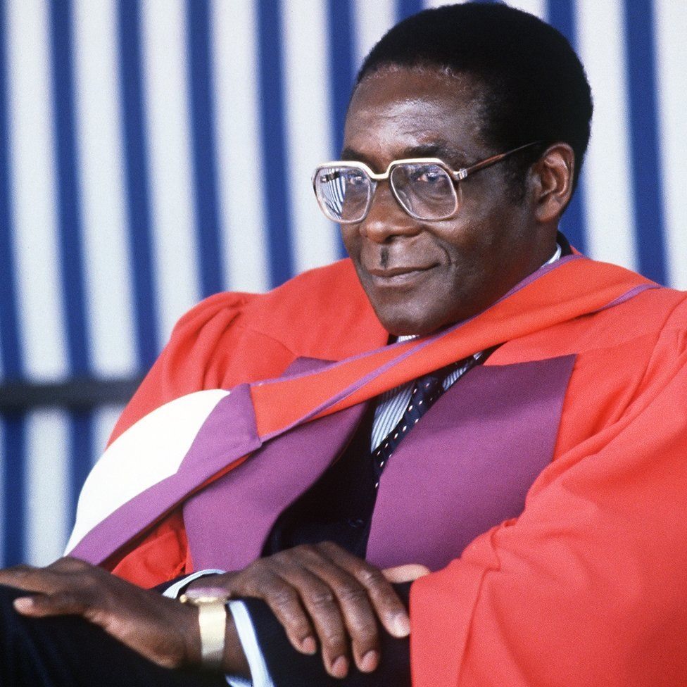 Robert Gabriel Mugabe theo học tại một trường truyền giáo và sau đó học trường sư phạm, tốt nghiệp Đại học Fort Hare, nơi Nelson Mandela từng học. Năm 1958, ông sang làm việc tại Ghana. Ảnh: AFP