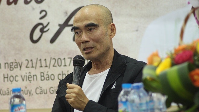 Đạo diễn Lưu Trọng Ninh trả lời câu hỏi tại buổi giao lưu. Ảnh: Sóng trẻ
