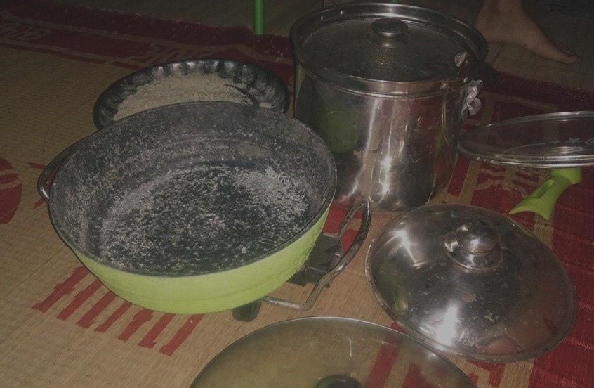 Bộ sản phẩm nhà anh T. mua với giá gần 1,8 triệu cách đó không lâu nay đã gần hư hỏng. Ảnh TV