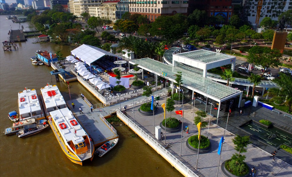 Hiện có 5/12 bến đã được chủ đầu tư hoàn thiện và đưa vào sử dụng gồm: bến Bạch Đằng (Q.1), Bình An (Q.2), Thanh Đa (Q.Bình Thạnh) và bến Hiệp Bình Chánh, Linh Đông (Q.Thủ Đức). Song song với quá trình khai thác, chủ đầu tư sẽ tiếp tục xây dựng hoàn thiện các bến khác để đưa vào khai thác dần. Ảnh: Ngọc Tiến