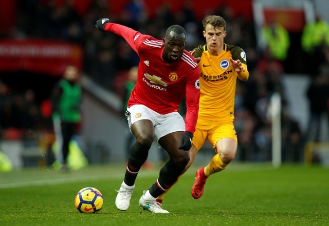 Lukaku “bó chân” trước hàng phòng ngự dày đặc của Brighton. Ảnh: Getty.