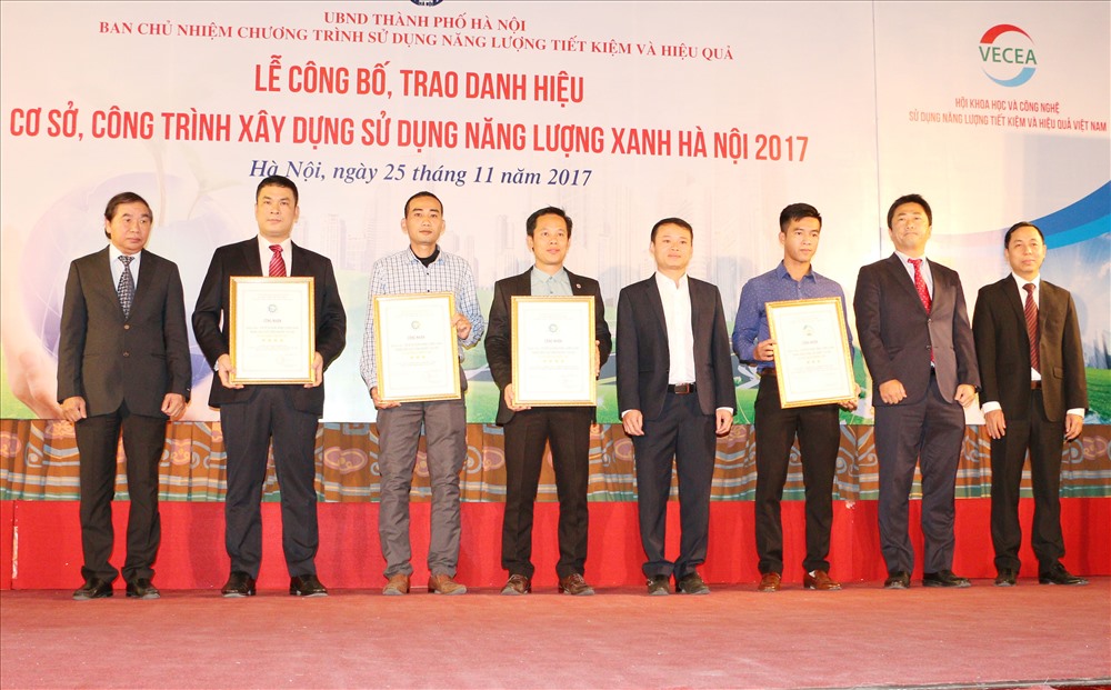 Nhiều doanh nghiệp có tên tuổi như: Phích nước Rạng Đông, Nhà máy bia Hà Nội v.v. cũng đã được vinh danh tại buổi lễ với danh hiệu cấp 4 sao và 3 sao