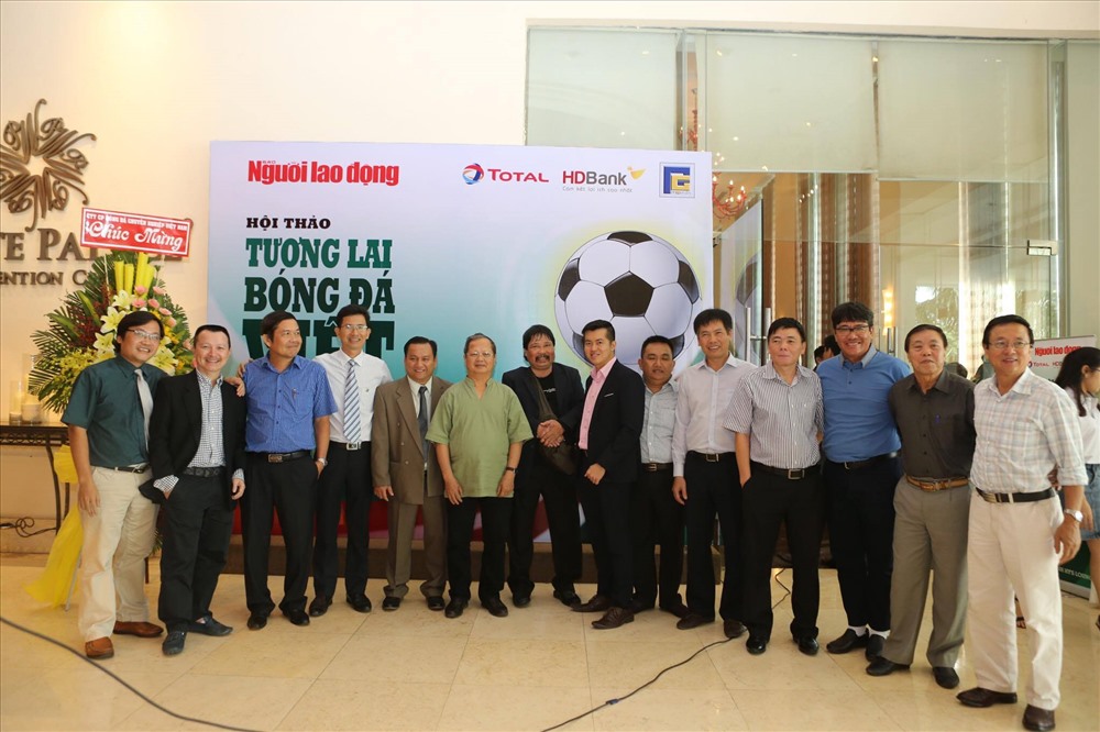 Các khách mời tham dự Hội thảo đã trình bày tham luận của mình để nâng tầm bóng đá Việt. Ảnh: Liêm Quang