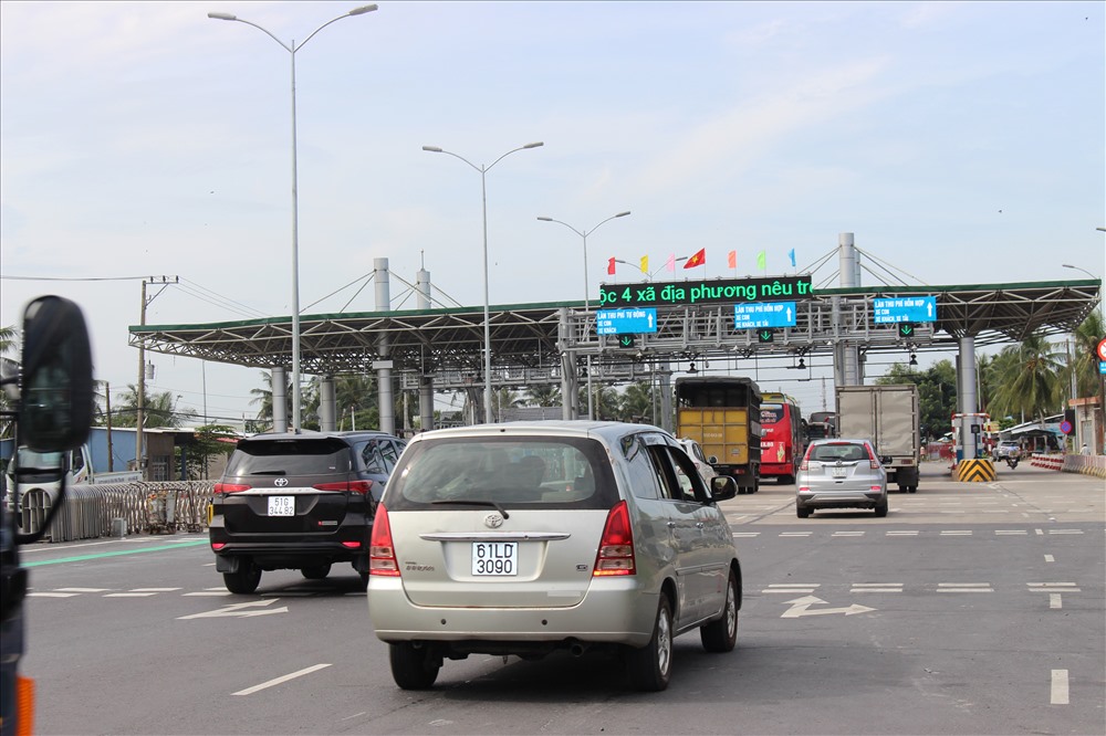 Phương tiện giao thông qua trạm luôn rất đông, rất dễ xảy ra ùn tắc.