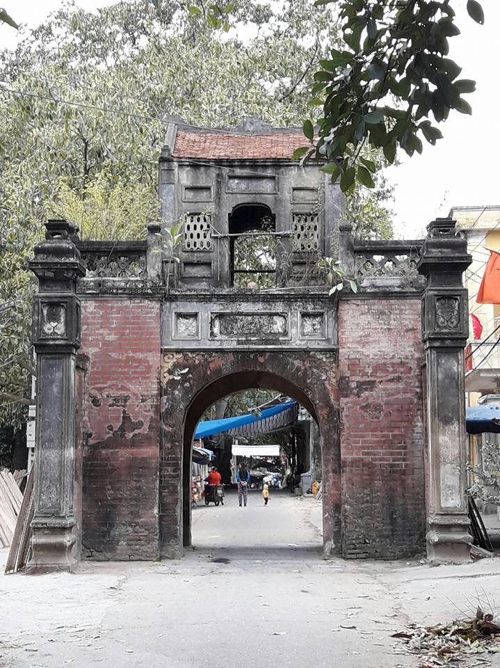 Cổng làng Thổ Hà.