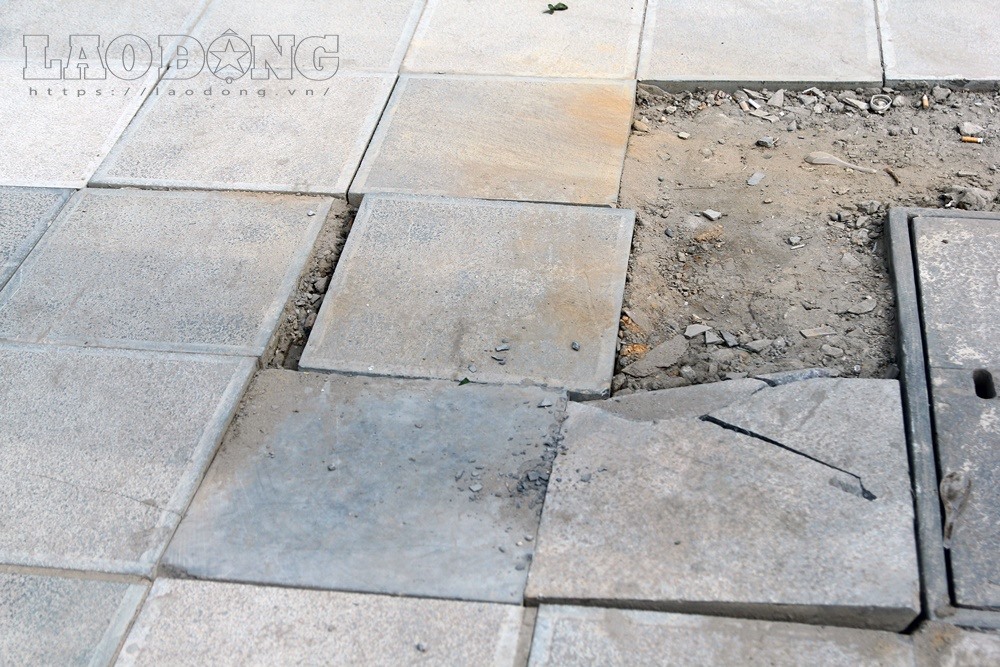 Đá tự nhiên trên đường Trần Phú xuống cấp nghiêm trọng.