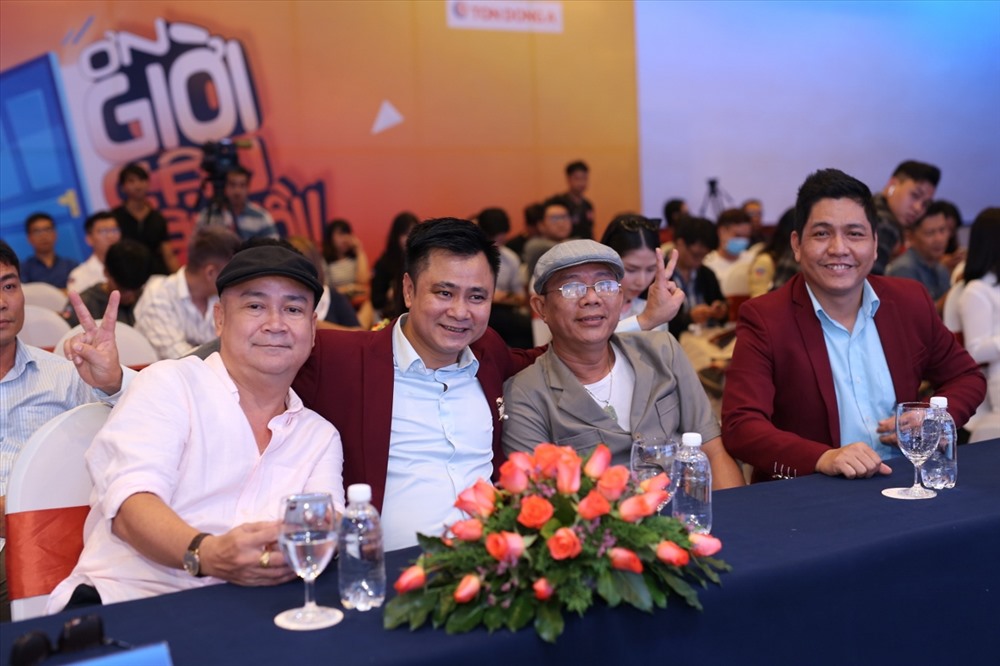 Hoàng Sơn, Tự Long, Trung Dân và Đức Thịnh