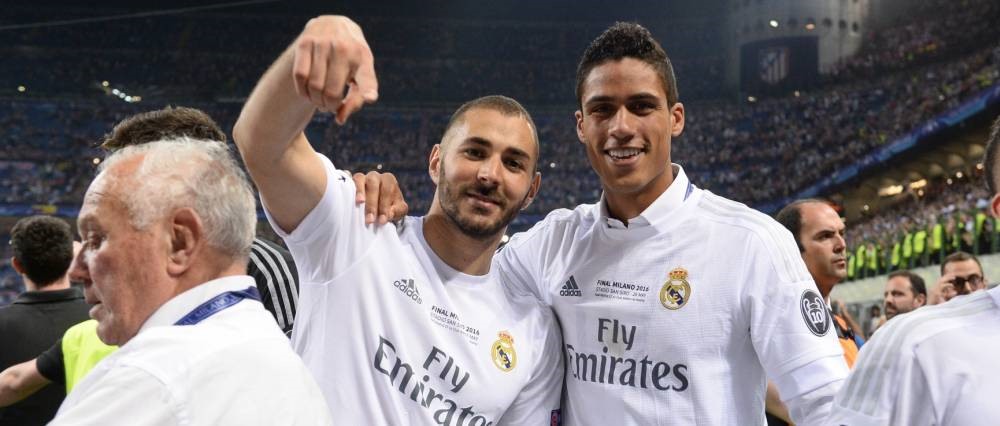 Benzema và Varane sẽ là 2 trong 4 mục tiêu cần bị thanh lý của Real. Ảnh: France Football.