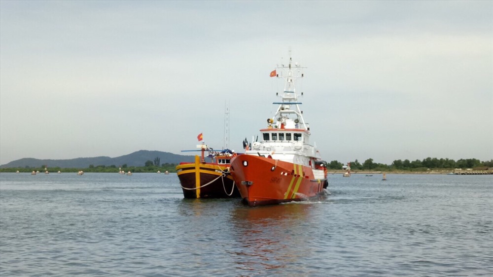 Lai dắt tàu về bờ thành công