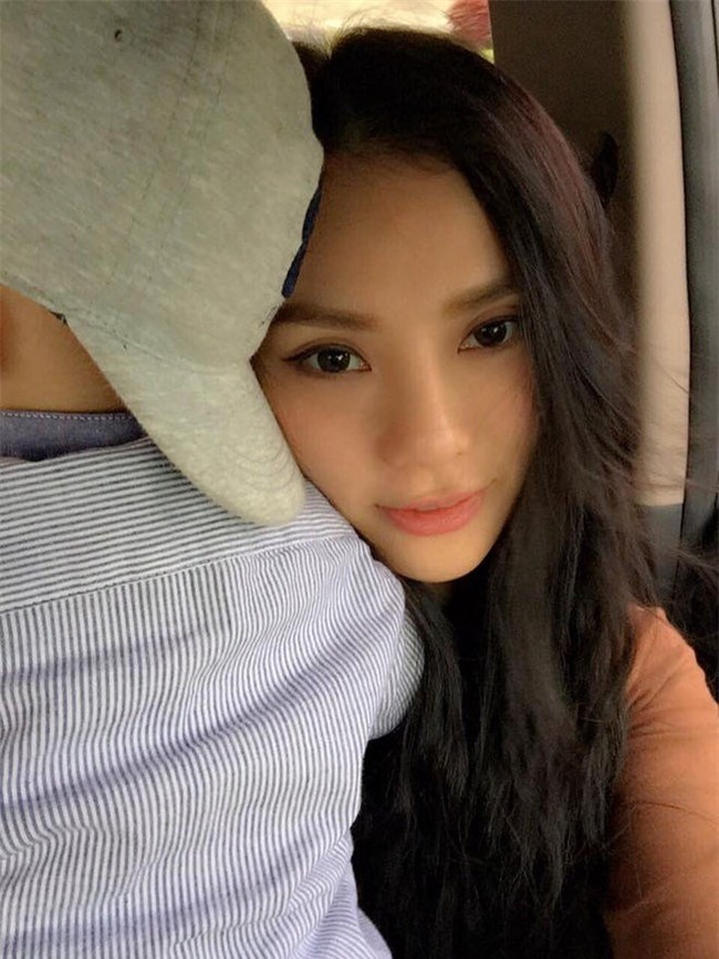 ể từ sau khi sinh con, trên trang cá nhân của Thu Thủy hầu như chỉ đăng ảnh hai mẹ con và không có bóng dáng người đàn ông bên cạnh.
