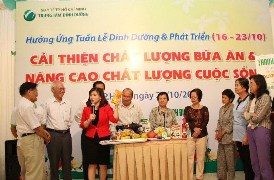 BS.CK2 Đỗ Thị Ngọc Diệp, Giám đốc TT Dinh dưỡng TP.HCM khuyến cáo nên sử dụng hạt nêm bổ sung i-ốt để cải thiện chất lượng bữa ăn và nâng cao chất lượng cuộc sống