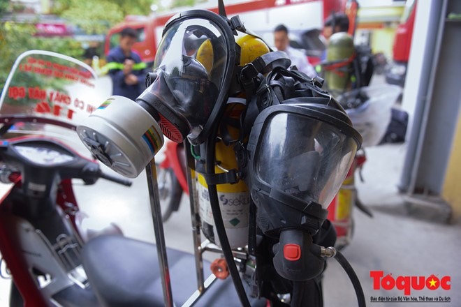 Mặt nạ chống độc được trang bị đầy đủ. (Ảnh: Tổ quốc)