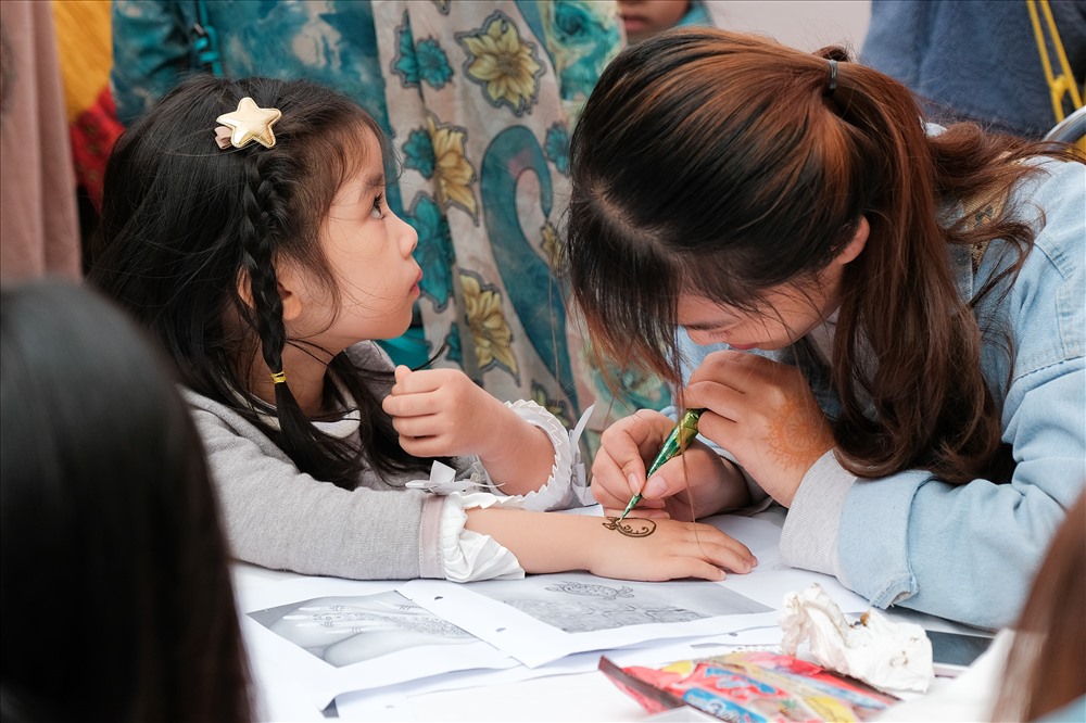 Không chỉ là ẩm thực tại lễ hội còn có những hoạt động đặc trưng của các nước.