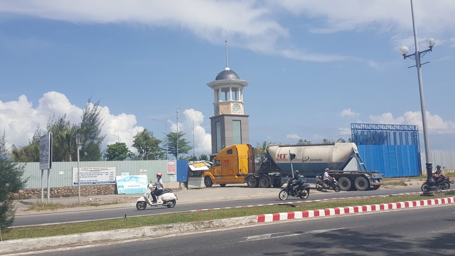 Nhiều dự án đầu tư xây dựng bị Thanh tra Chính phủ kết luật có sai phạm, buộc khắc phục, nộp tiền lại cho ngân sách từ 2013, đến nay vẫn chưa thực hiện, nhưng vẫn xây dựng. Ảnh: THANH HẢI