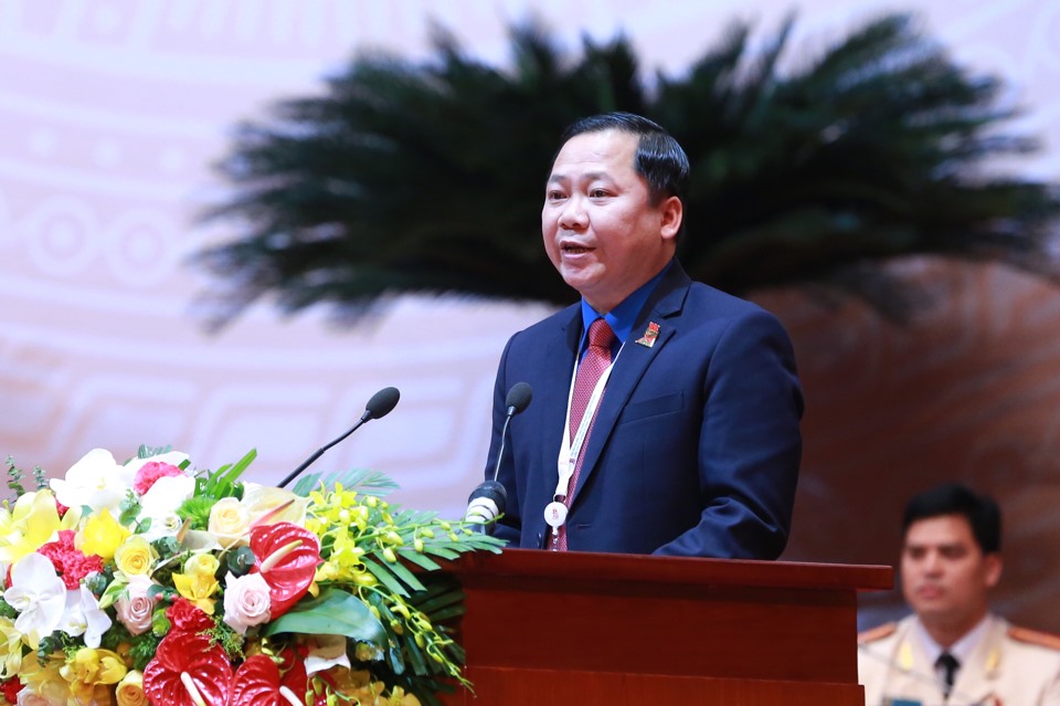 Anh Nguyễn Phi Long đọc diễn văn khai mạc. Ảnh: HN