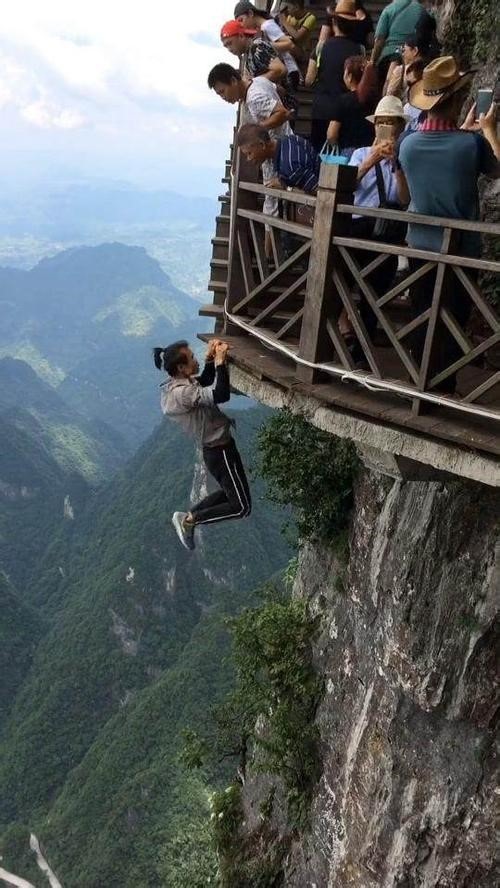Sự ra đi của Ngô Vịnh Ninh cũng gióng lên hồi chuông cảnh tỉnh về việc thắt chặt an toàn tại các tòa nhà cao tầng
