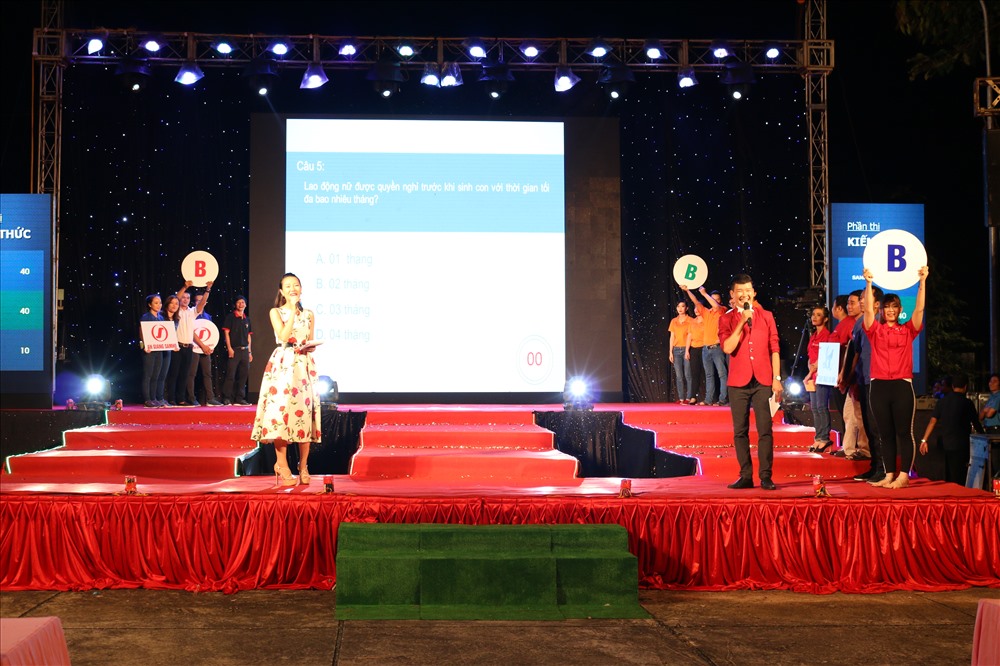 Phần thi “Kiến thức” của ba đội.