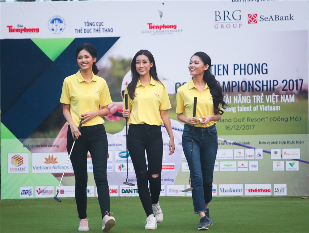 Cùng với Mỹ Linh, Những người đẹp đồng hành cùng giải giải Golf Tiền Phong Championship 2017 đấu như Hoa hậu Mỹ Linh, Á hậu Thanh Tú, Á hậu Thuỳ Dung
