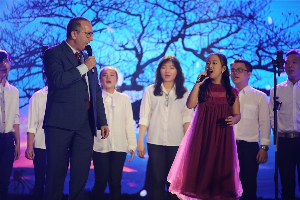 Giáo viên và học viên cùng trình diễn