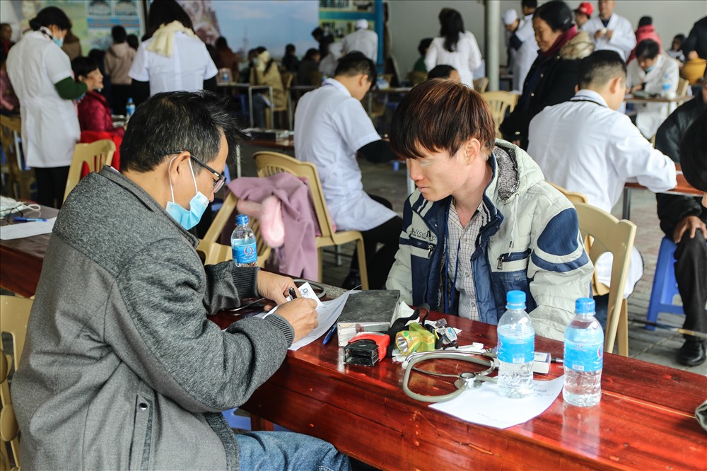 Bên cạnh đó, những bệnh nhân điều trị còn được phát thuốc miễn phí 100%. Họ được chu cấp phần ăn miễn phí và chỗ ở trong suốt 2 ngày tham gia ngày hội tại đây