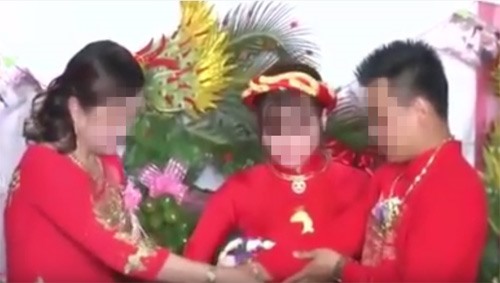 Của hồi môn được công bố gồm 300 lượng vàng gồm nhiều loại trang sức như: vòng cổ, vòng tay, nhẫn… và 50.000 đô la