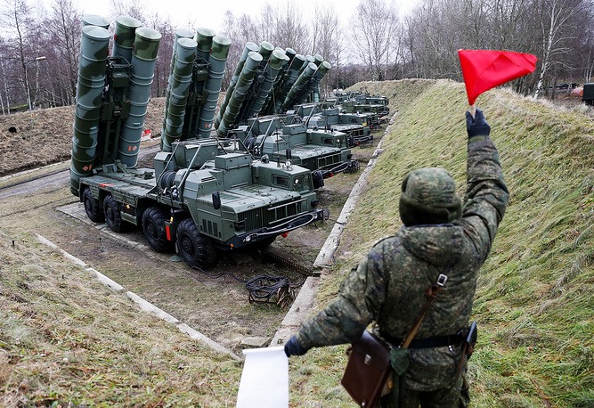 S-400 Triumph là tên lửa phòng không tầm xa hiện đại nhất được đưa vào phục vụ trong quân đội Nga từ năm 2007. Ảnh: TASS