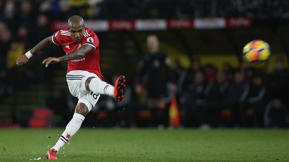 Ashley young tỏa sáng đem về chiến thắng cho M.U. Ảnh: Getty.