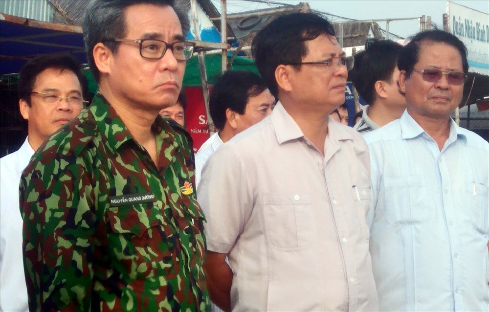 Bí thư Tỉnh ủy Bạc Liêu Nguyễn Quang Dương kiểm tra công tác phòng chống bão tại cửa biển Nhà Mát Bạc Liêu (ảnh Nhật Hồ)