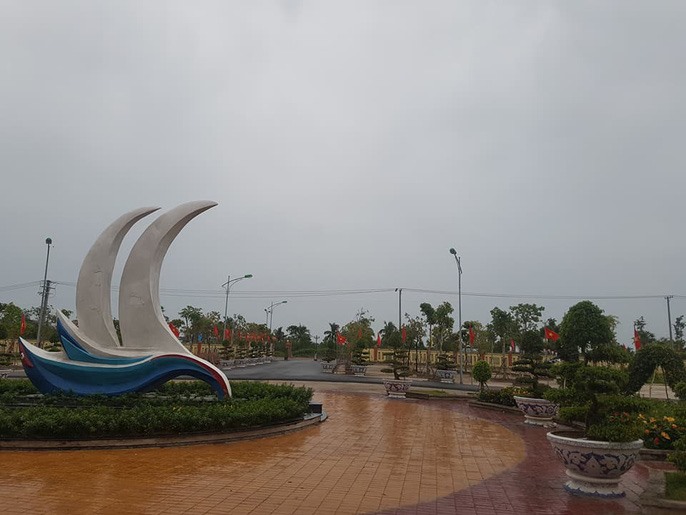 Mưa to đang đổ xuống địa bàn tỉnh Sóc Trăng. Ảnh: DŨNG BẢO