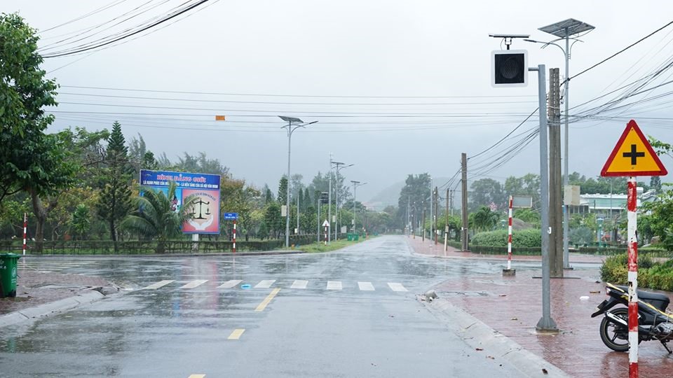 Trước đó, khoảng 11h cùng ngày ngọn núi cao nhất Côn đảo đã chìm trong mây