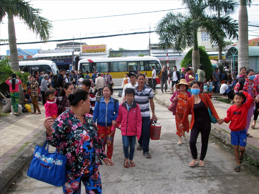 Người dân thị trấn Gành Hào sơ tán đến thị xã Giá Rai cách 40 km để trú ấn an toàn vì vậy cả thị trấn gần như không còn ai