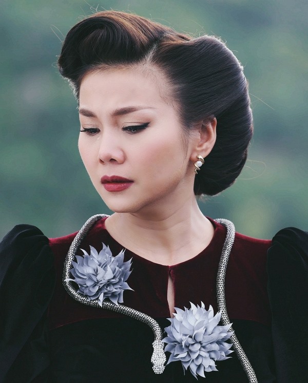 Với vai diễn Ba Trân, Thanh Hằng đã hoàn toàn lột xác khi diễn trọn vẹn vai diễn một người đàn bà tàn độc máu lạnh nhưng sâu thẳm bên trong vẫn là người mẹ thương con.