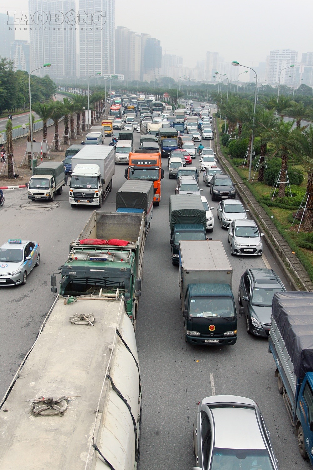 Nhiều phương tiện phải mất 30 phút mới có thể di chuyển được đoạn đường 500m.