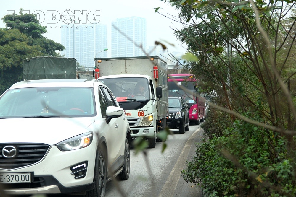 Khoảng 15h30, giao thông mới thông thoáng trở lại.