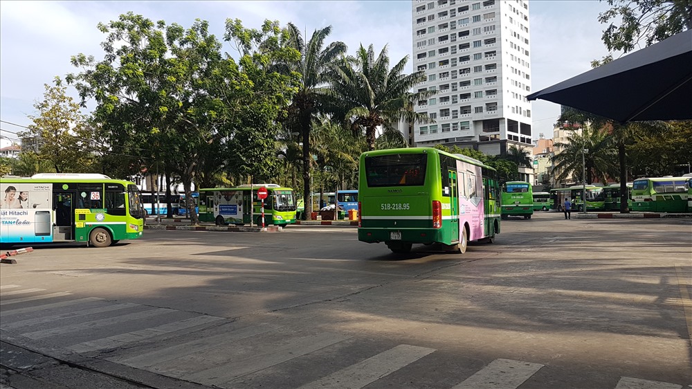 Khu C của công viên 29/3 nay biến thành bãi xe buýt với hàng trăm lượt ra vào mỗi ngày, bên trong bị bê tông hóa. Ảnh: T.S