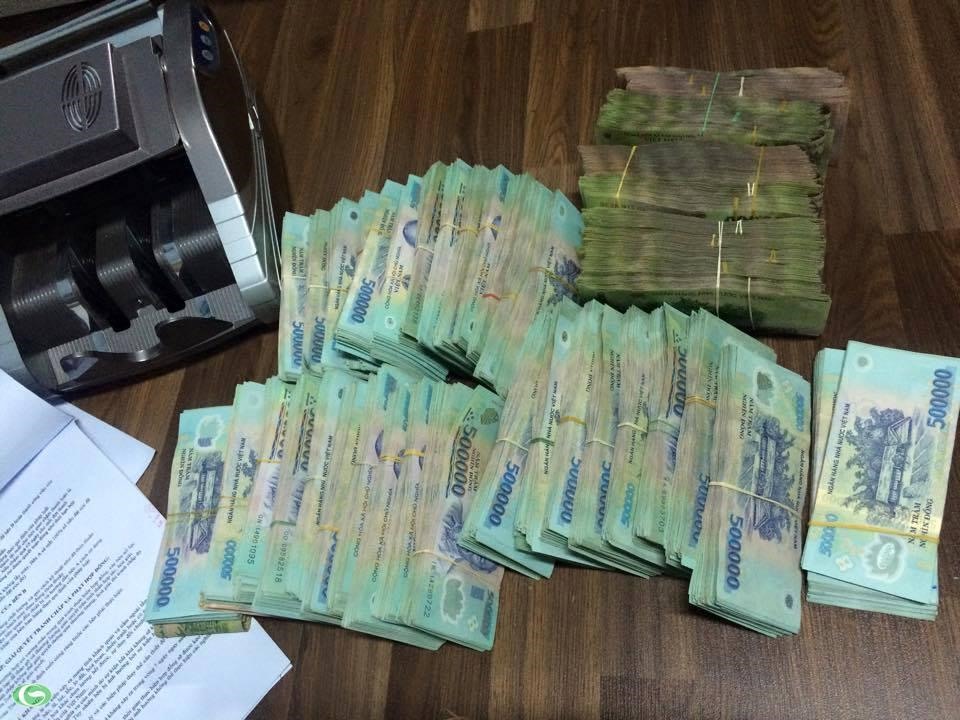 mức cao nhất thuộc về một ngân hàng nước ngoài với số tiền lên tới 1,5 tỷ đồng