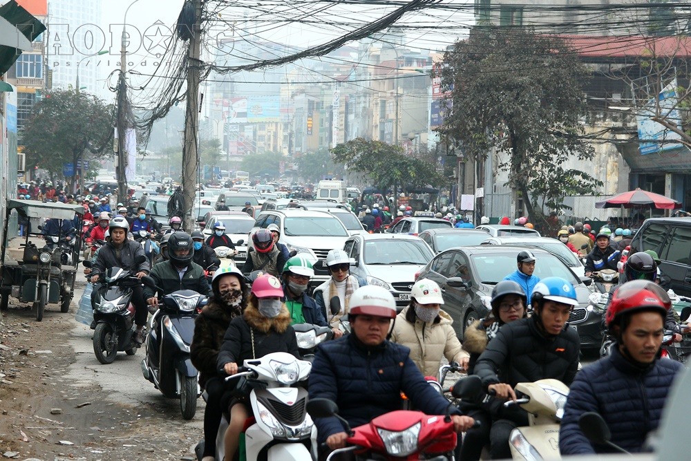 Càng về chiều, giao thông càng hỗn loạn.