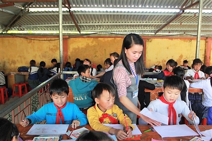 Lớp học thực hành vui chơi ngoài trời để các em được thay đổi không gian học tập ngay tại trường.
