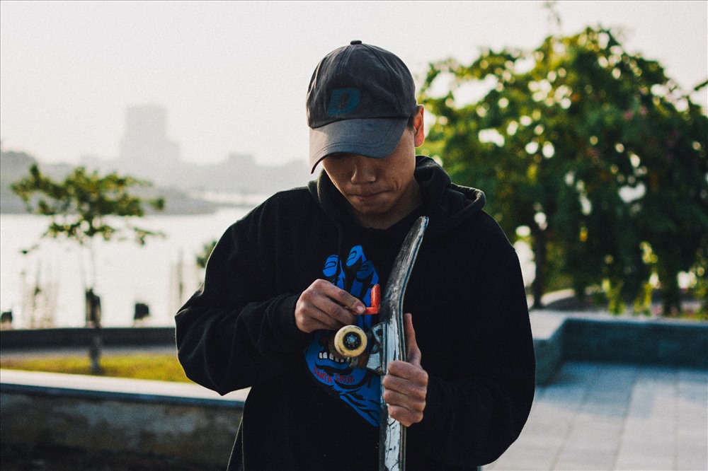 Ván trượt thường có hình dạng bầu dục, trên ván có các hoa văn họa tiết thể hiện tính cách, phong cách của chính chủ nhân. Giá trung bình cho một chiếc ván trượt cũng từ vài triệu đồng trở lên. Điều này khiến một số bạn trẻ đam mê nhưng không có điều kiện khó lòng có thể theo đuổi.
