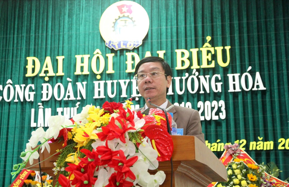 Đồng chí Nguyễn Thế Lập - TUV - Chủ tịch LĐLĐ tỉnh Quảng Trị phát biểu tại đại hội. Ảnh: Hưng Thơ.