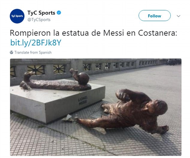 Tượng của Messi sau lần bị phá đầu tiên vào tháng 1.2017. Ảnh: Tyc.