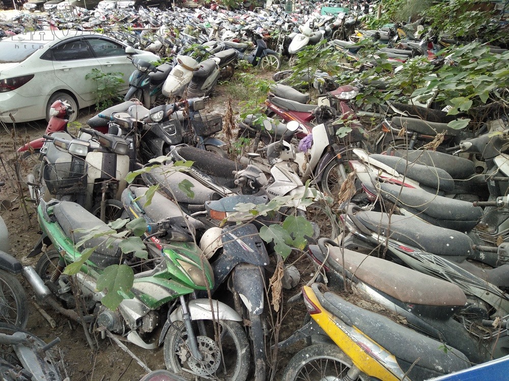 Xót xa hàng nghìn ôtô, xe máy nằm no mưa no nắng giữa lòng Hà Nội - Ảnh 7.